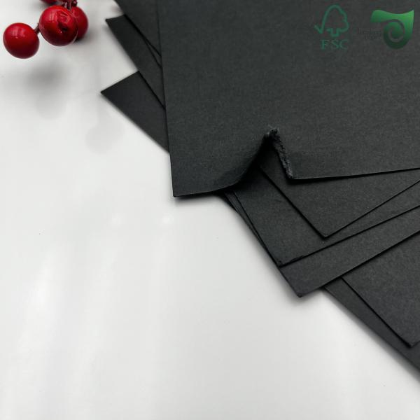 FSC 300gsm 350gsm Uniform Black Paper 70cm 100cm High Rigidity For Hang Tags