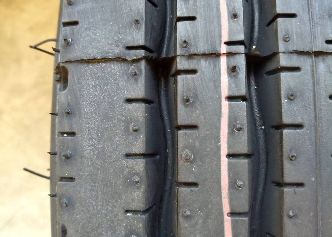 All Steel Radial Ply Travel Coach Tires 7.00R16LT Premium Natural Rubber Materials