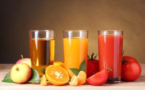 China Stainless Steel Beverage Filling Machine 4 In 1 Hot Filling Electric Driven wholesale