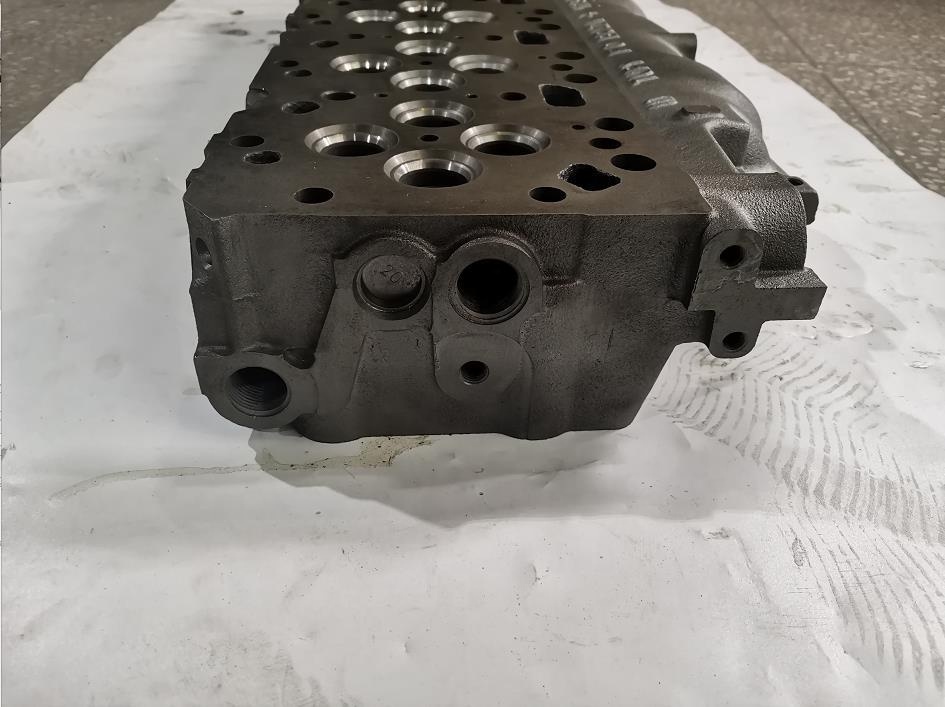 Standard Size 6754-11-1101 Komatsu PC240LC-8M0 PC220-8 Excavator 6D107 Cylinder Head for Construction Machinery