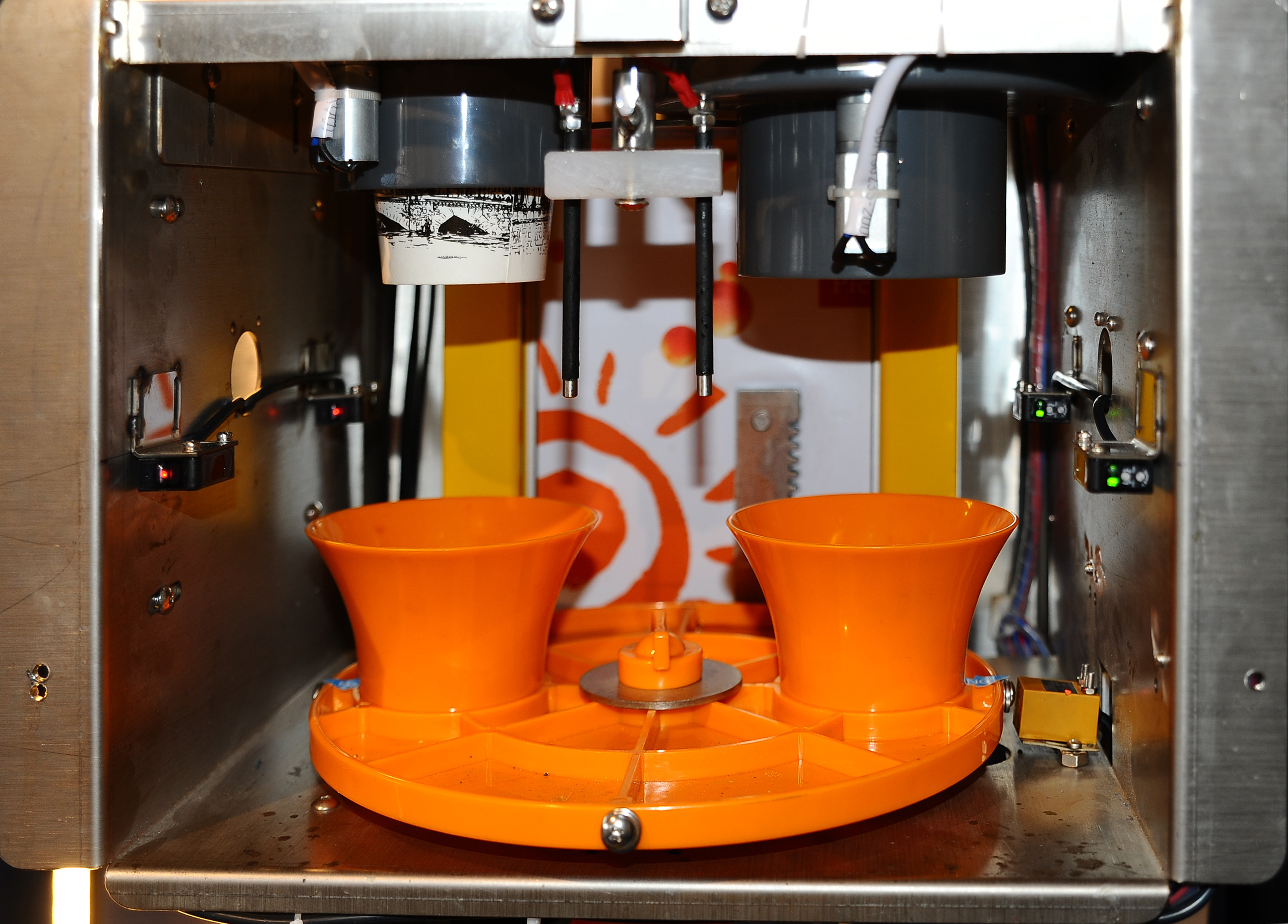 Remote Control Orange Juice Vending Machine Business For 330-450 Ml Cup Size