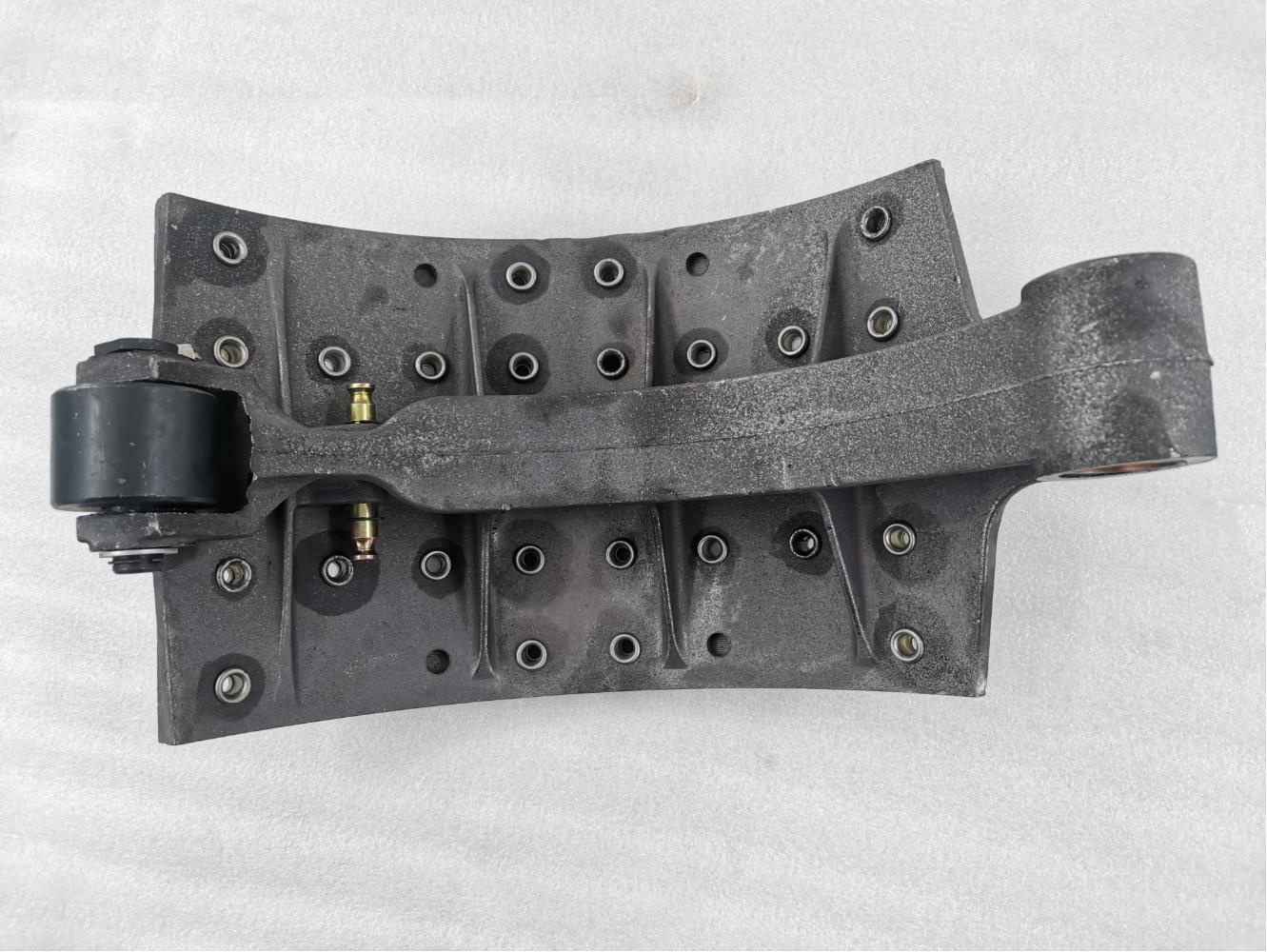 Sinotruk HOWO T5G MCP16 Axle Brake Shoe with Roller Assembly and Performance