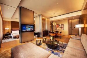 China 2440x1830mm Laminated Glass Panels wholesale