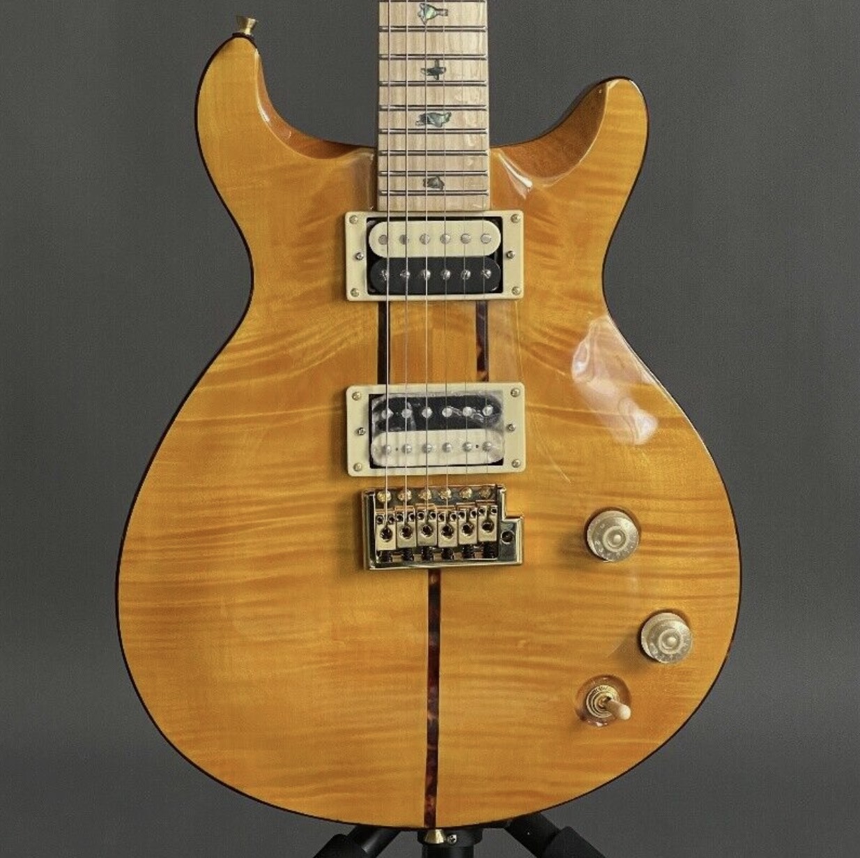 Custom Yellow Santana Retro Electric Guitar Flamed Maple Top Veneer HH Pickups Tremolo