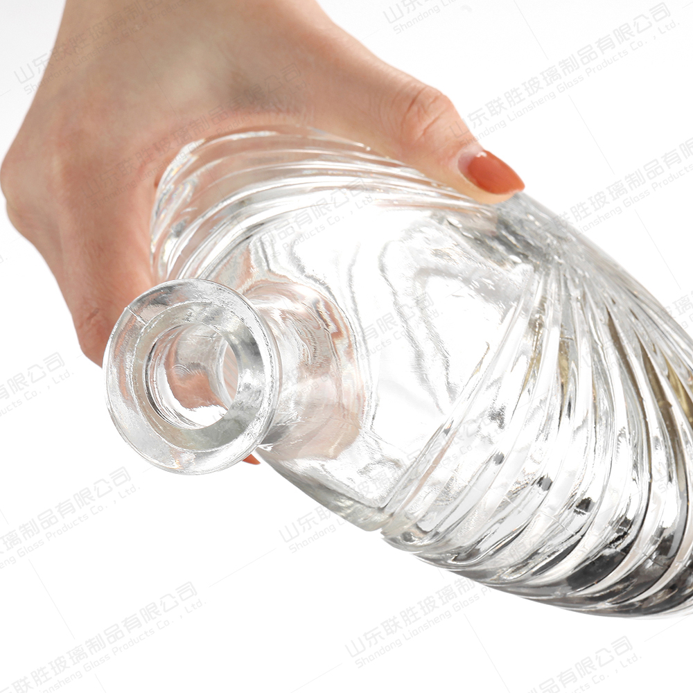 Custom 500ml 700ml 750ml 1000ml Glass Wine Bottles Vodka Whisky Glass Bottles With Cork