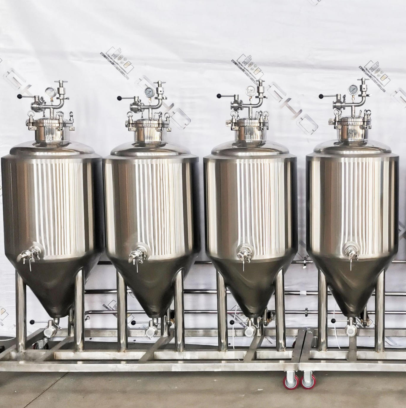 Top Manhole Type GHO Customization Conical Fermenter Beer Fermenting Equipment with Acid Passivation Polishing