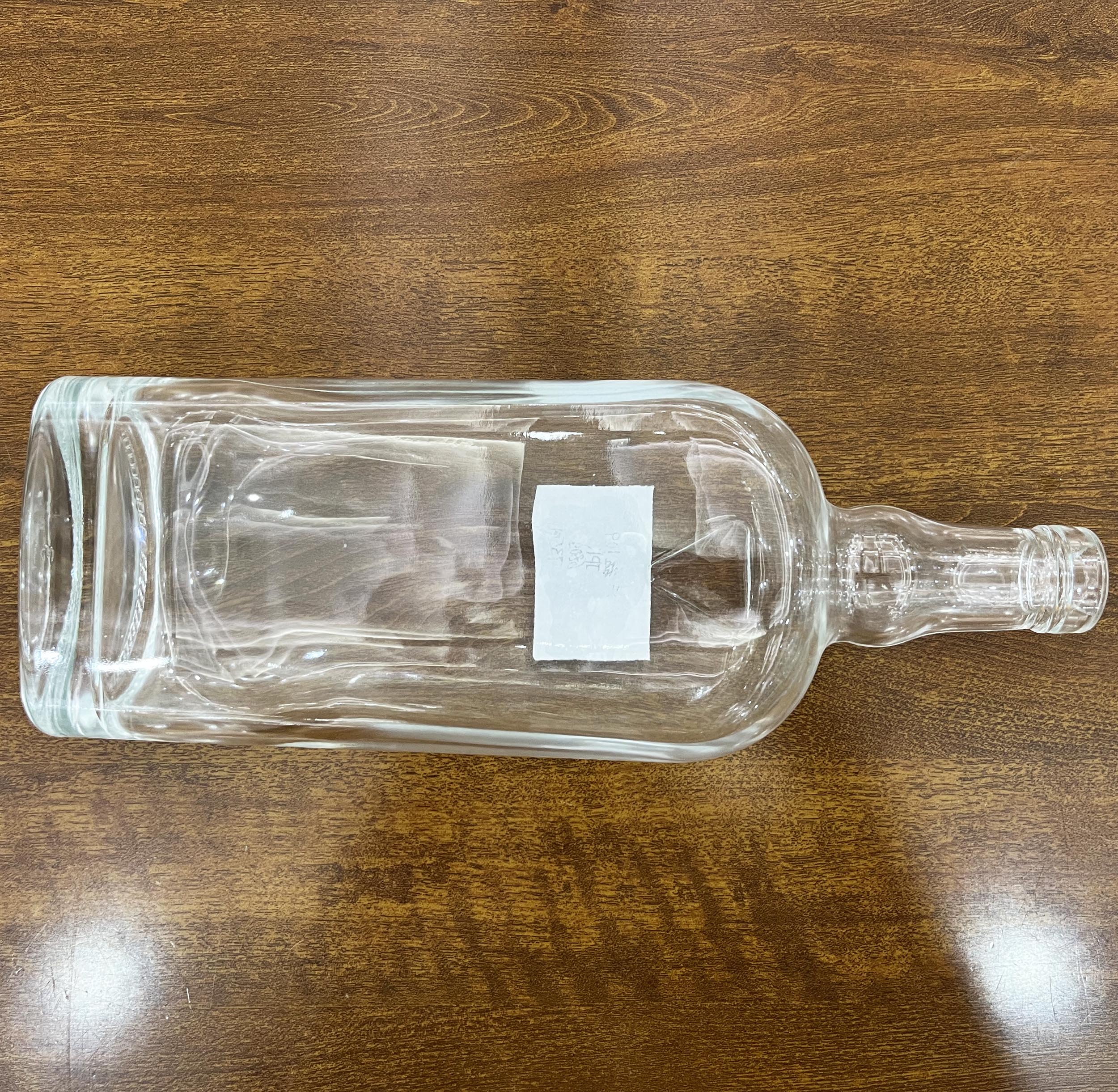Supply 500ml 700ml 750ml Flint Glass Liquor Bottles for Customized Glass Vodka Bottles
