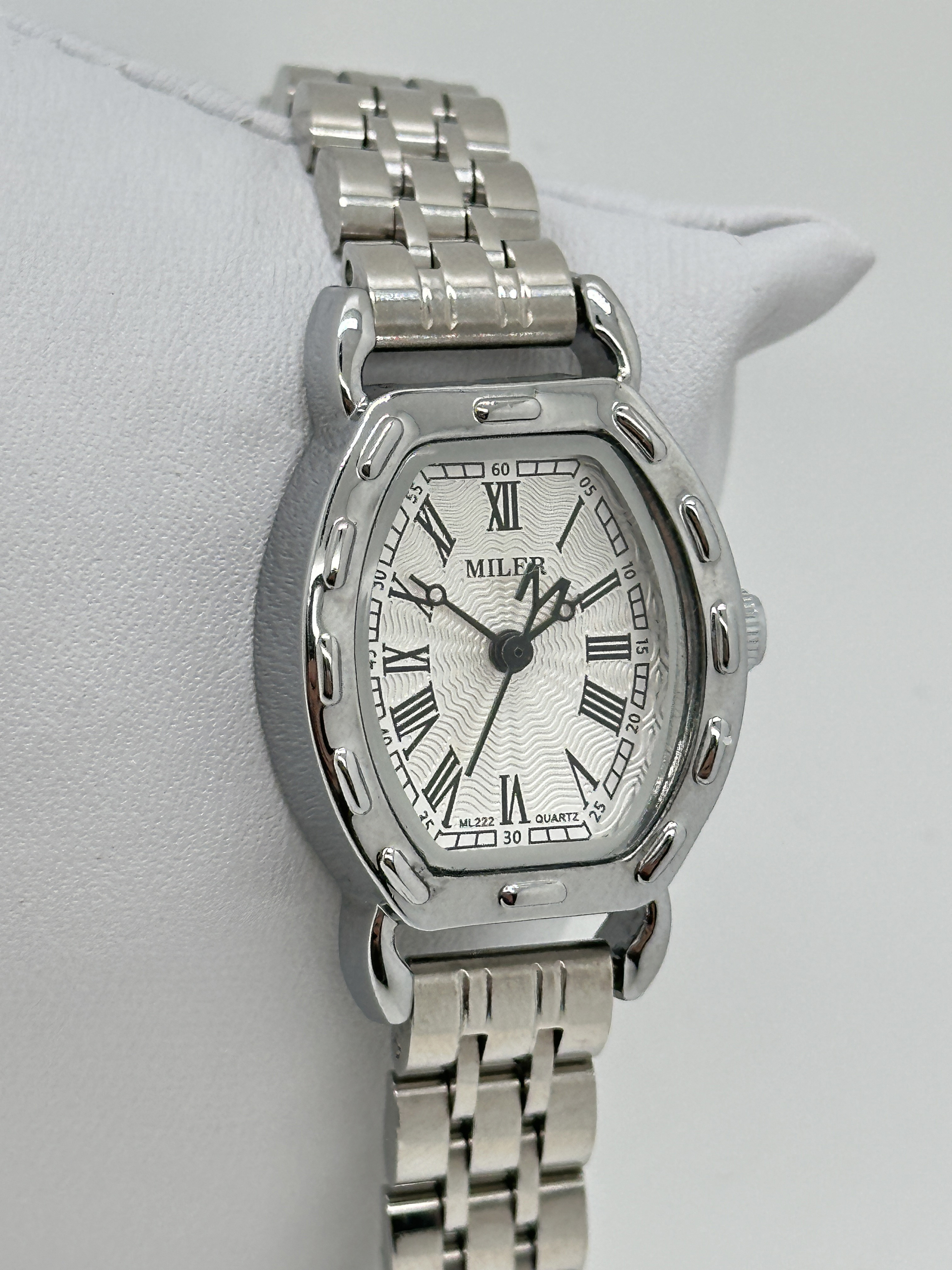 Minimalist Stylish Stainless Steel Strap Watch Quartz Silver Waterproof Watch
