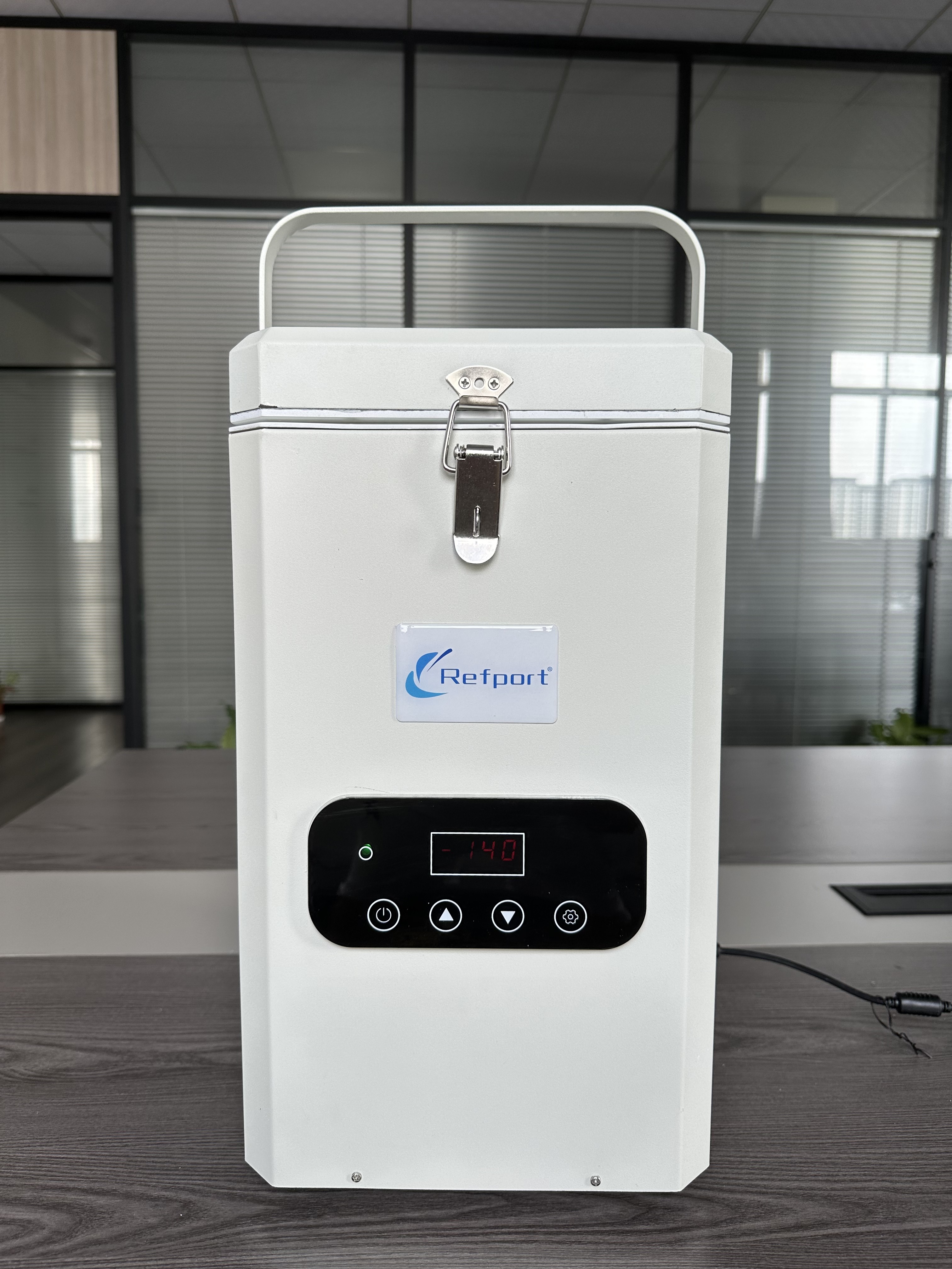 11KG Manul Defrost 2L Ultra Low Temp Mini Portable Medical Freezer for Vaccine Storage