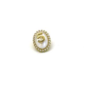 China Alloy Plated Gold Oval Cufflinks , White Pearl Cufflinks For Shirt ODM wholesale