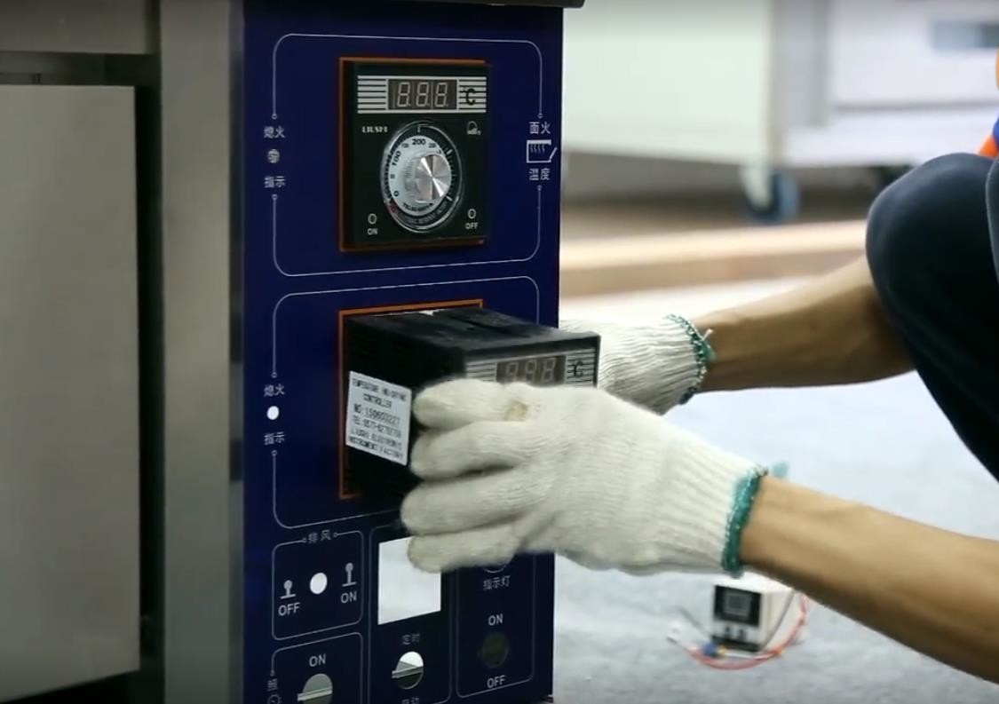 Mechanical Gas Oven For Baking With Timing Control Adjustable Temperature 20 ~ 400°C