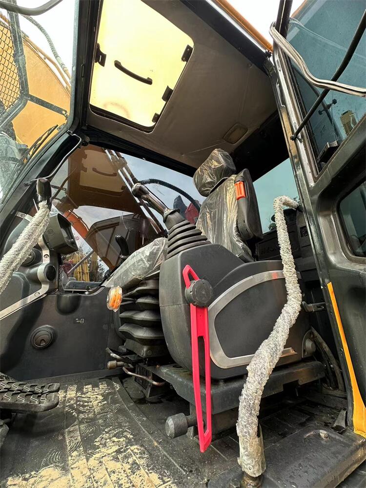 Hyundai 220 Excavator 1.05m3 Bucket Capacity 963 Working Hours Used from South Korea