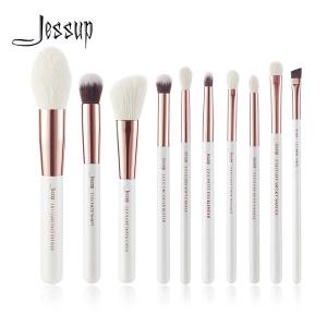 China Portable Fluffy Wood Handle Makeup Brushes Eco friendly soft Firm Hair wholesale