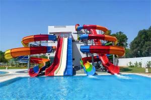 China Galvanized Steel Outdoor Water Park Slide Attraction Games Play Equipment For Children wholesale