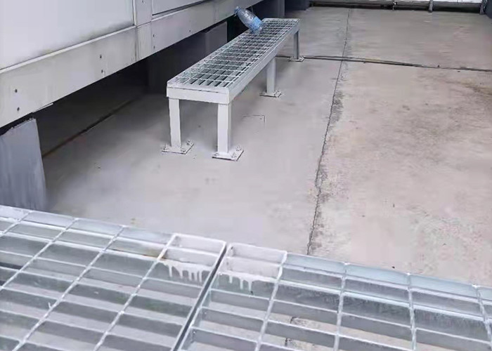 Hot Dipped 30 X 3mm Galvanized Steel Grating Silver Color