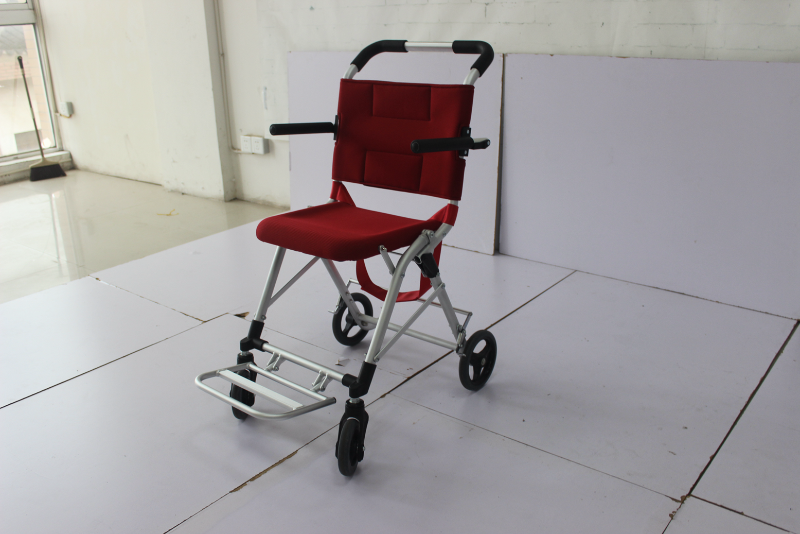 Aluminum Alloy 120kg Fold Up Motorized Electric Wheelchair Foldable Lightweight GB2626