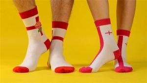 China Elegant national flag design OEM dri-fit athletic cotton socks in high quality for men wholesale