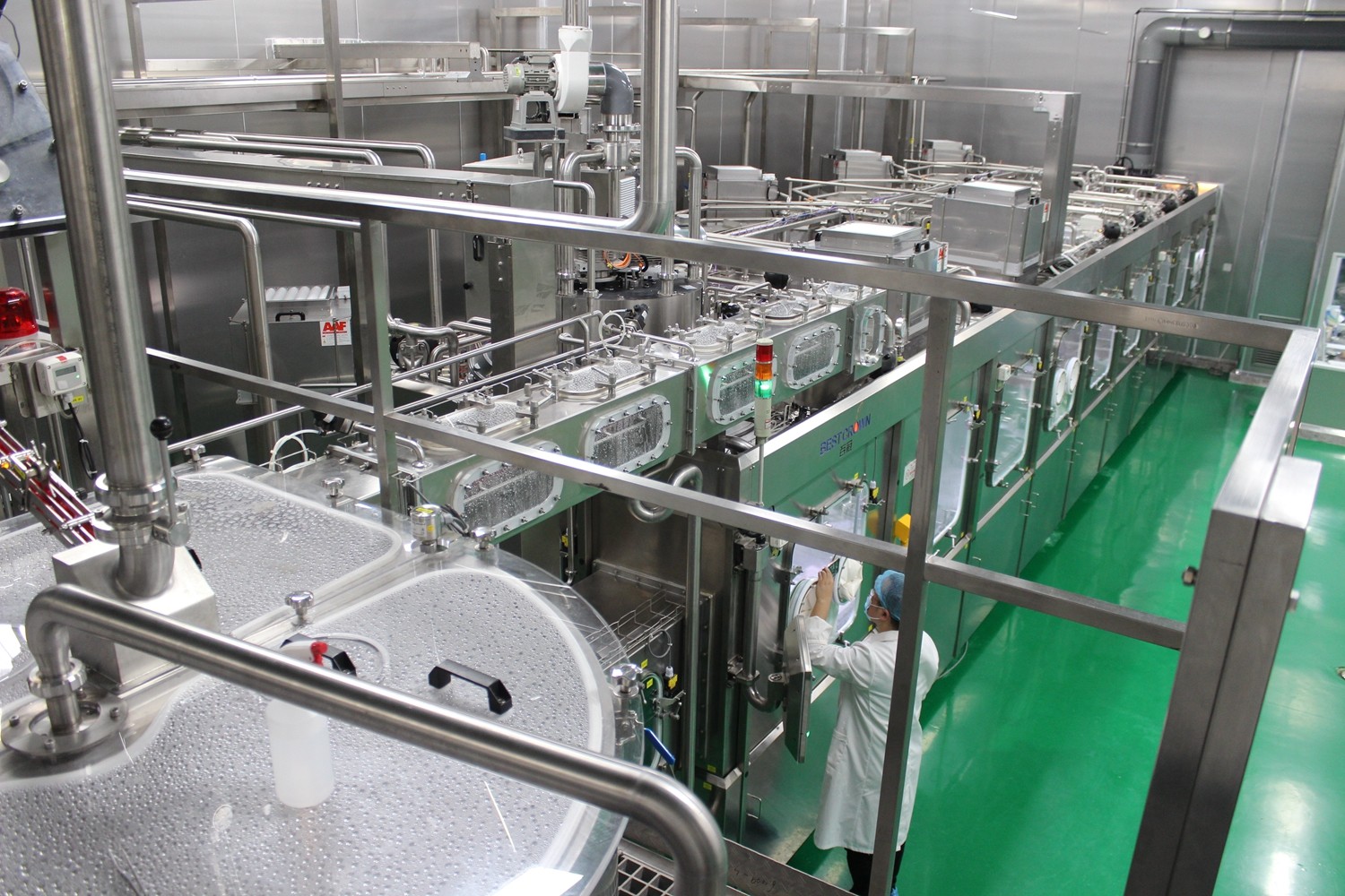 Stainless Steel 15000bph Dry Rinsing Filling Machine
