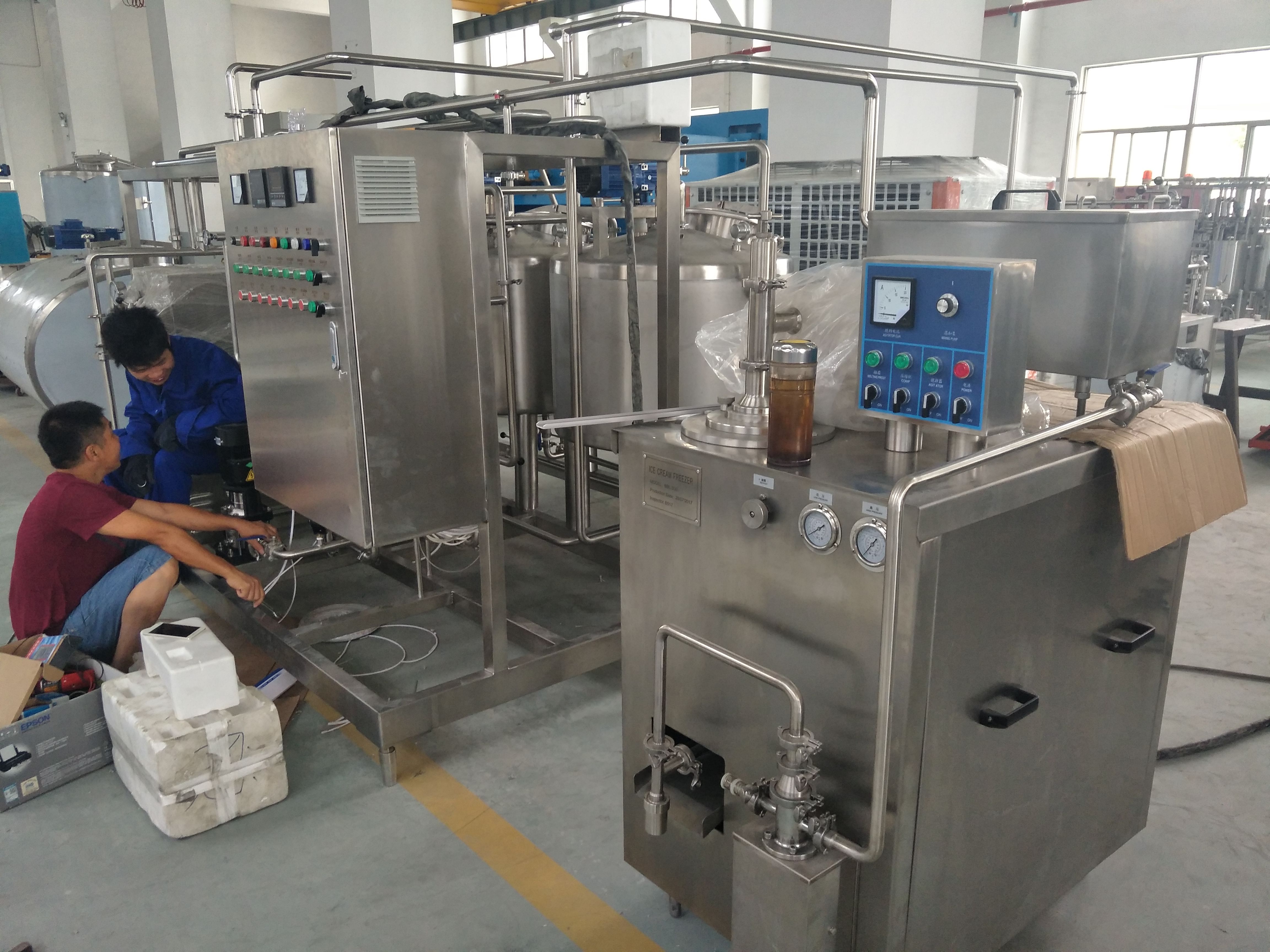600L/H Ice Cream Freezer with ≤-4 -5C Output Temperature and Mirror Polished Finish