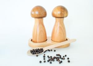 China Refillable Wooden Salt And Pepper Grinders Sustainable Wood Durable wholesale