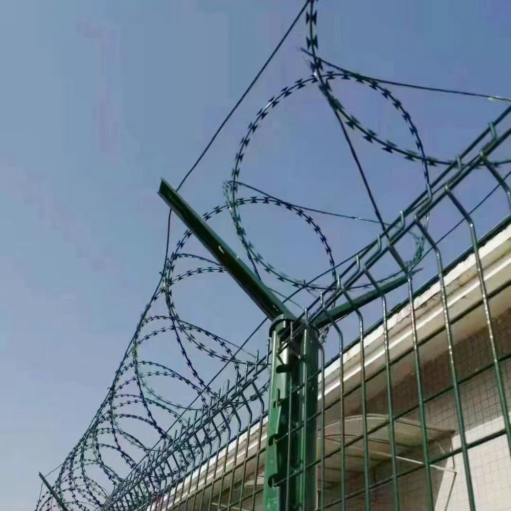 CBT Razor Barbed Wire For Fortification Anti-Rust Razor Blade Barbed Wire Double Strand In Rolls
