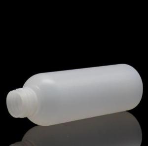 China 44mm 133MM PE Cosmetic Bottle Thin 150ml Empty Lotion Containers wholesale
