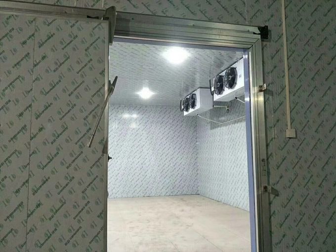Custom Cold Room Restaurant Walk In Cooler Coated Steel Or Stainless Steel Material