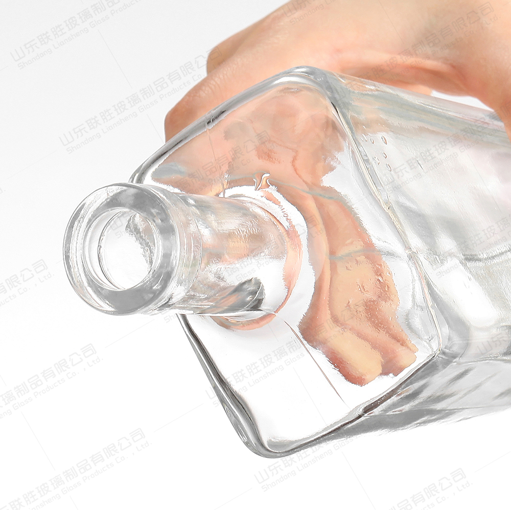 Clear Liquor Glass Bottle for Wine 500ml 750ml Tequila Glass Bottle in Healthy Glass