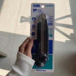 China 25mm Plastic Handle Utility Knives With SK2 Carbon Steel Blades wholesale