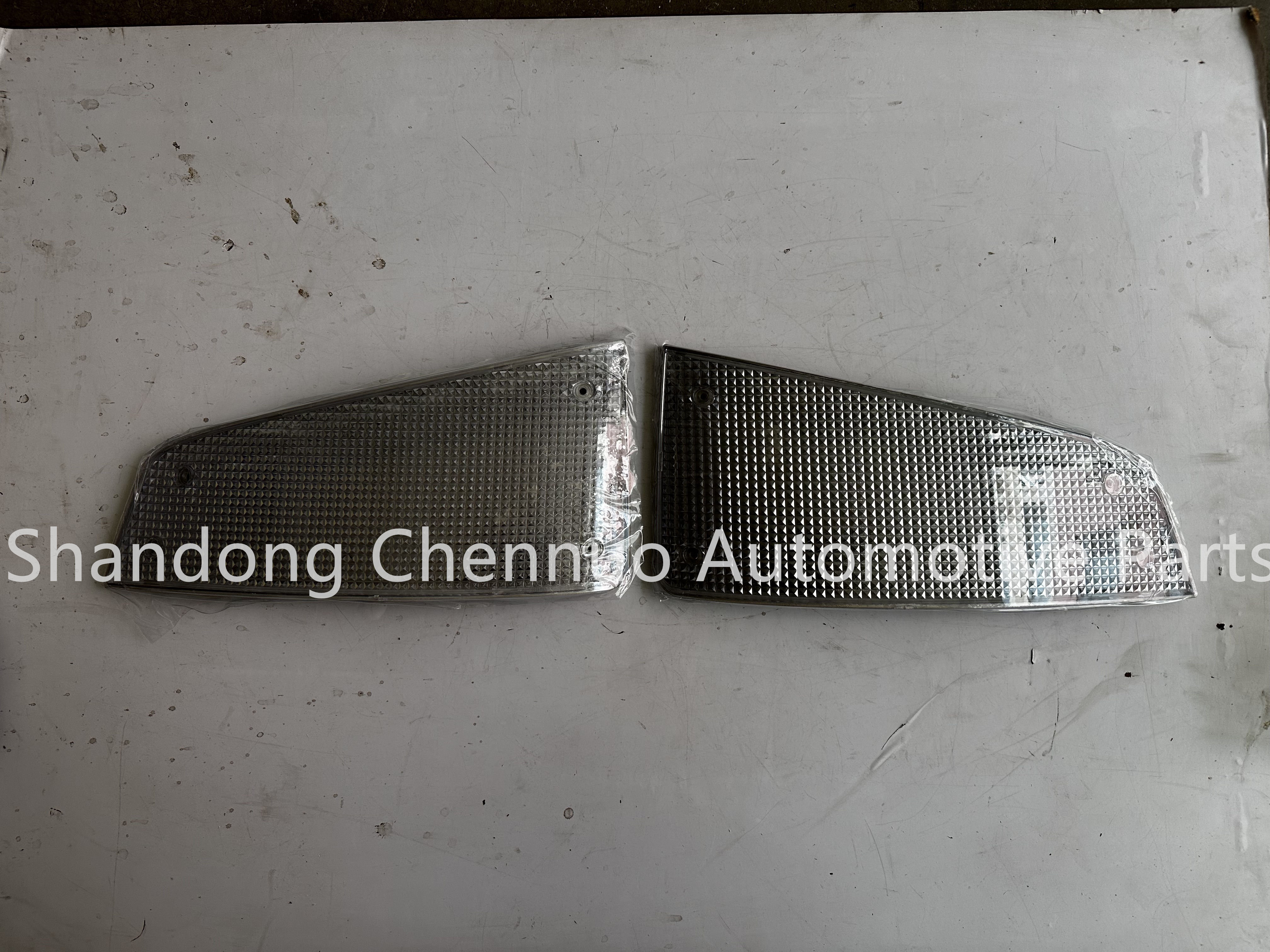 Shandeka Front left clearance light 812W25260-6003 812W25260-6004 Truck parts and components