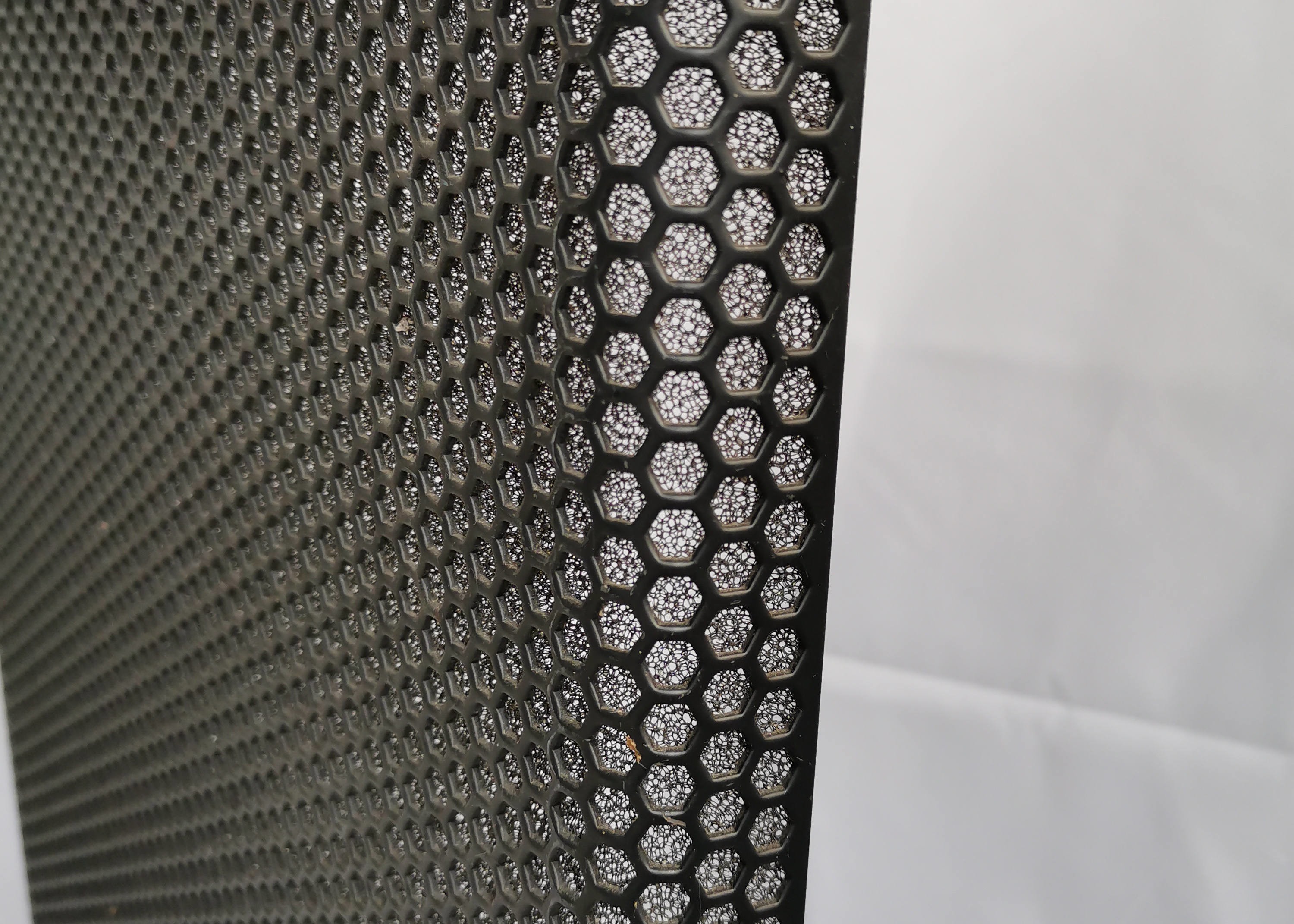 Black Hexagonal Perforated Metal Speaker Grill Mesh SS 0.5mm Thickness