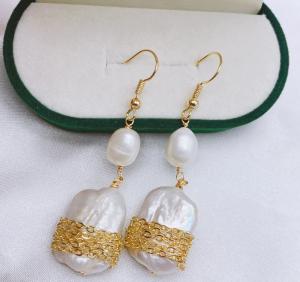 China Natural Baroque Pearl Earring Fashionn Baroque Statement Wide Pearl Metallic Hoop Earring For Women New Big pearl Earing wholesale
