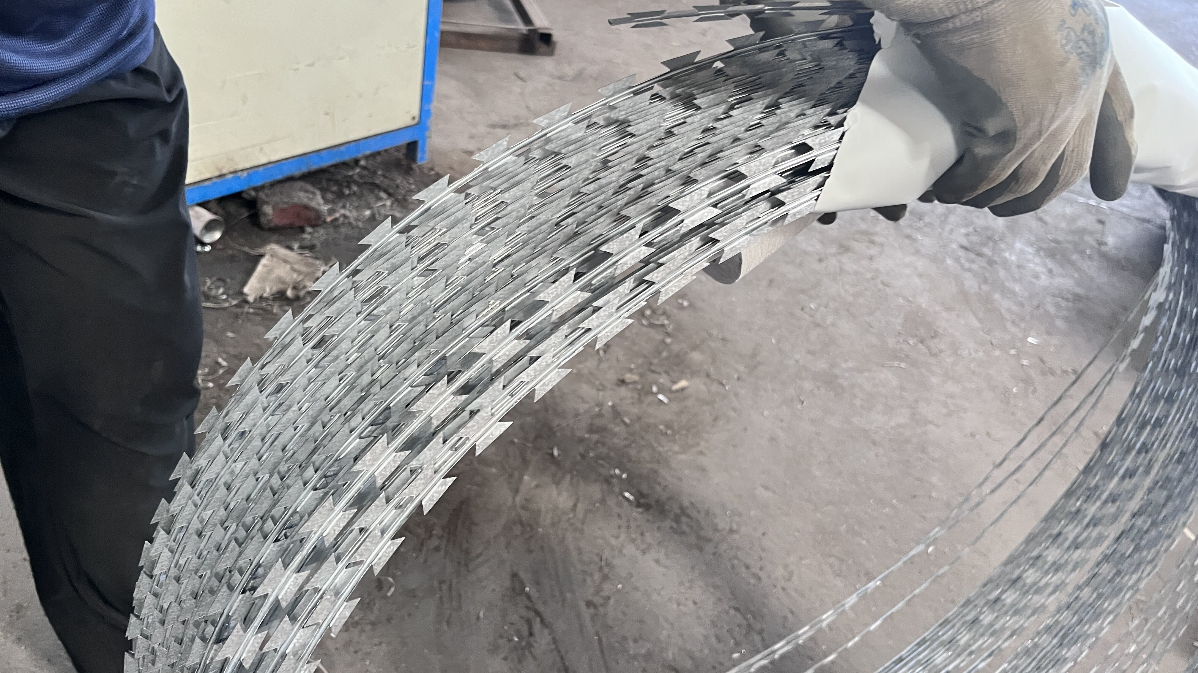 Cbt 65 Electric Galvanized Razor Barbed Wire With High Security Protection