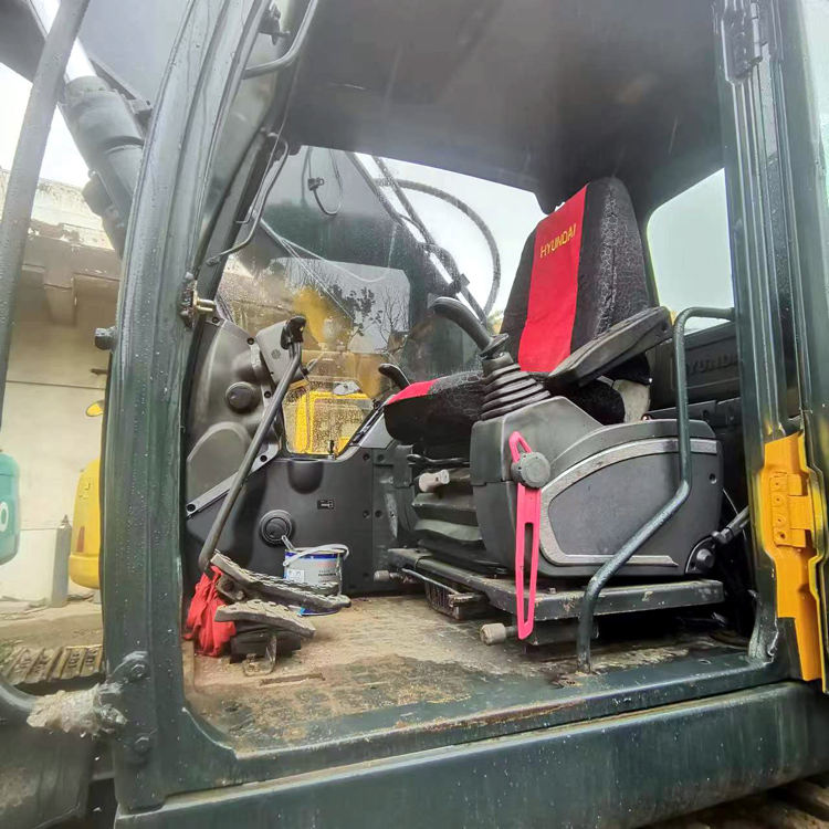 30000 KG Machine Weight 1.38 M3 Bucket Capacity Used Hyundai 305 Excavator