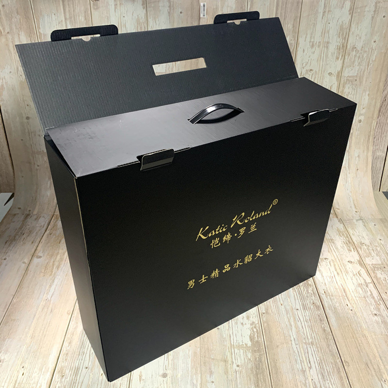 Black Debossed 450gsm CCNB Corrugated Cardboard Boxes With Handle