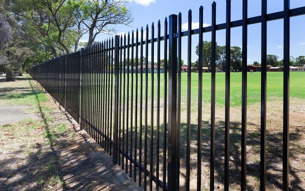 garrison fence price 1800mm x 2400mm just 42.88USD per kit included 1pcs 65mm x 65mm post 4 pcs bracket and screw