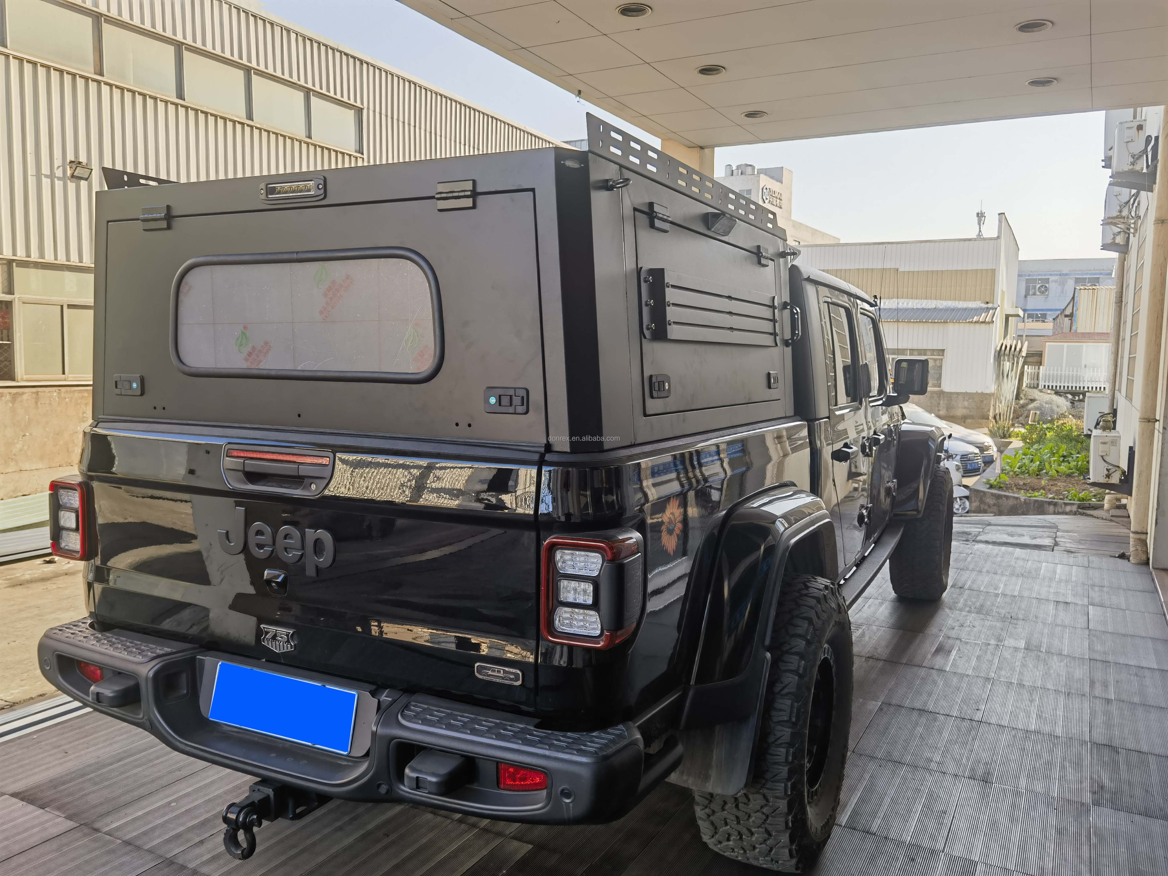 Locking Gladiator JT 4x4 Auto Accessories Aluminum Alloy Pickup Truck Bed Cover Hardtop Waterproof Canopy for Jeep