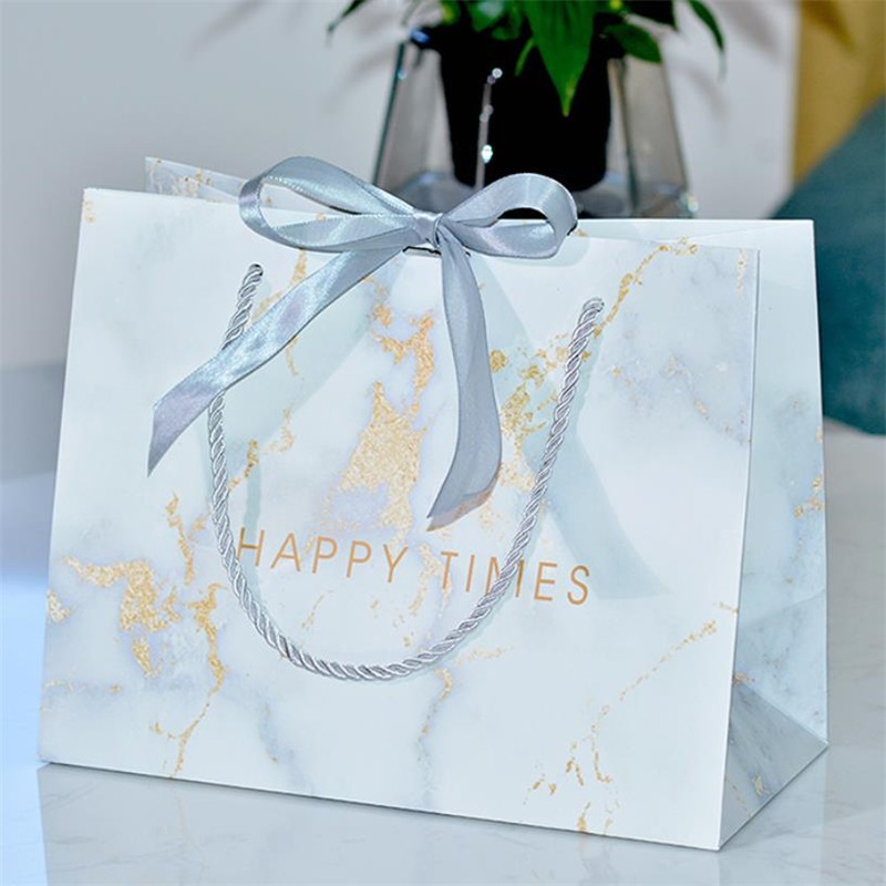 Hot Stamping Custom Luxury Gift Bags Recyclable Kraft Shopping Bags With Handles