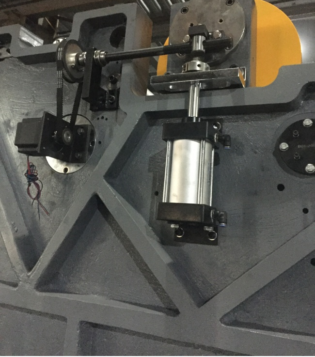 Compact and User-Friendly Paper Roll Slitter for Easy Operation