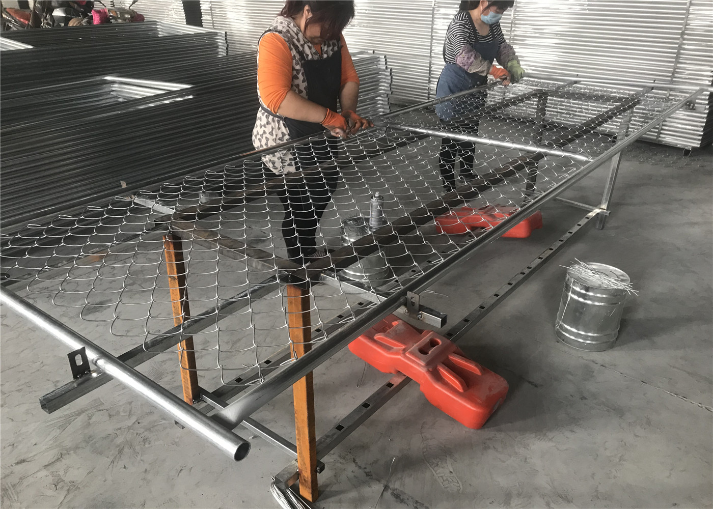 6'X14' /1830mm*4260mm Outer Tube 32mm and cross Brace OD 25mm tubing Mesh aperture 57mmx57mm