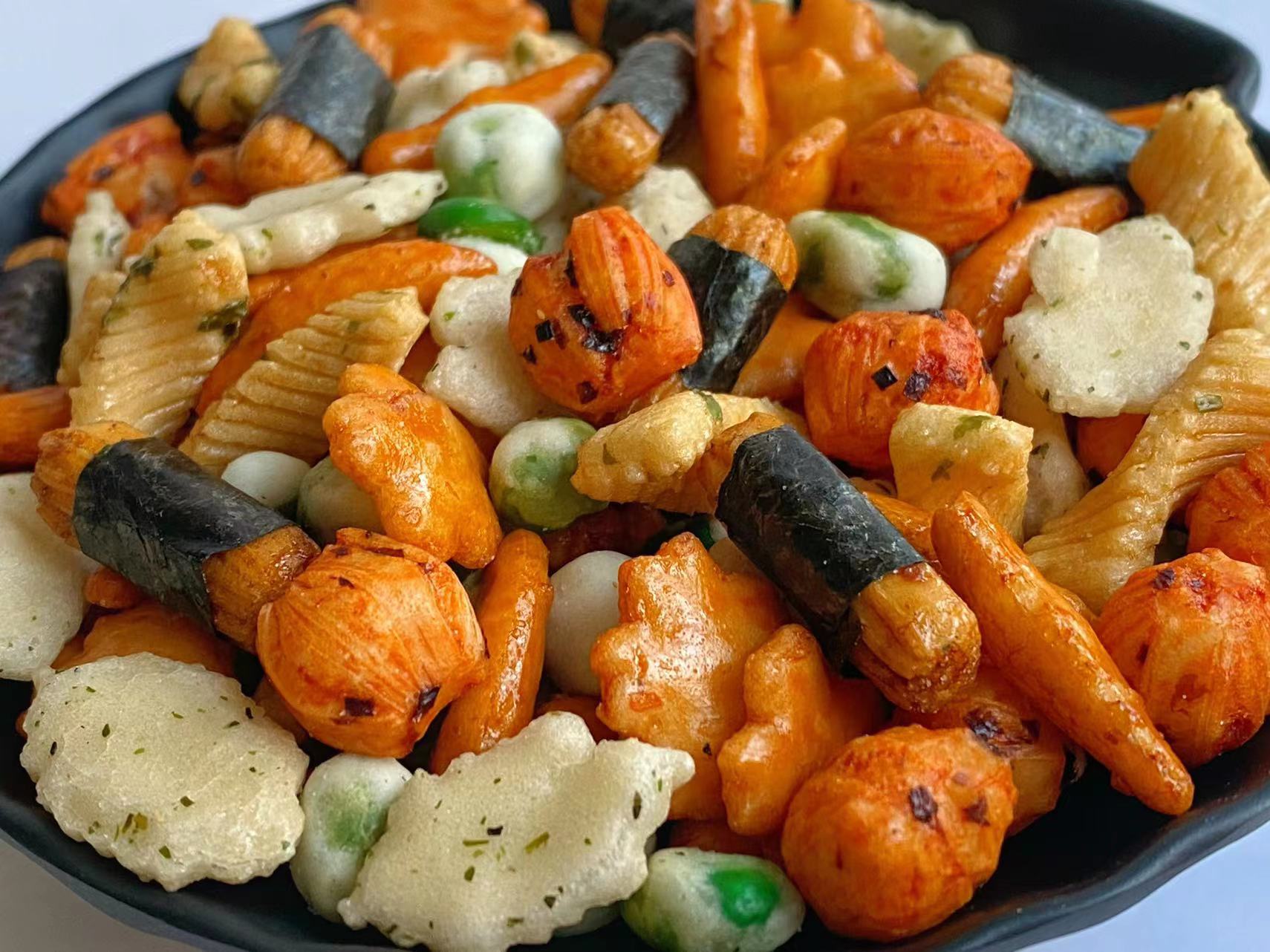 OEM Snacks Mixed Rice Crackers Seaweed Roll Salted Peas Snack