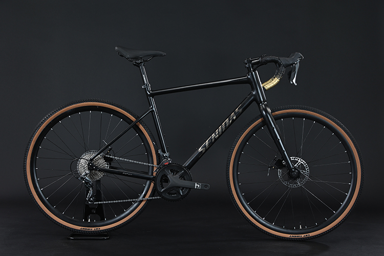 Ordinary Pedal Thru-axle 700*40C Hydraulic Disc Brakes Gravel Bike with Hidden Cables