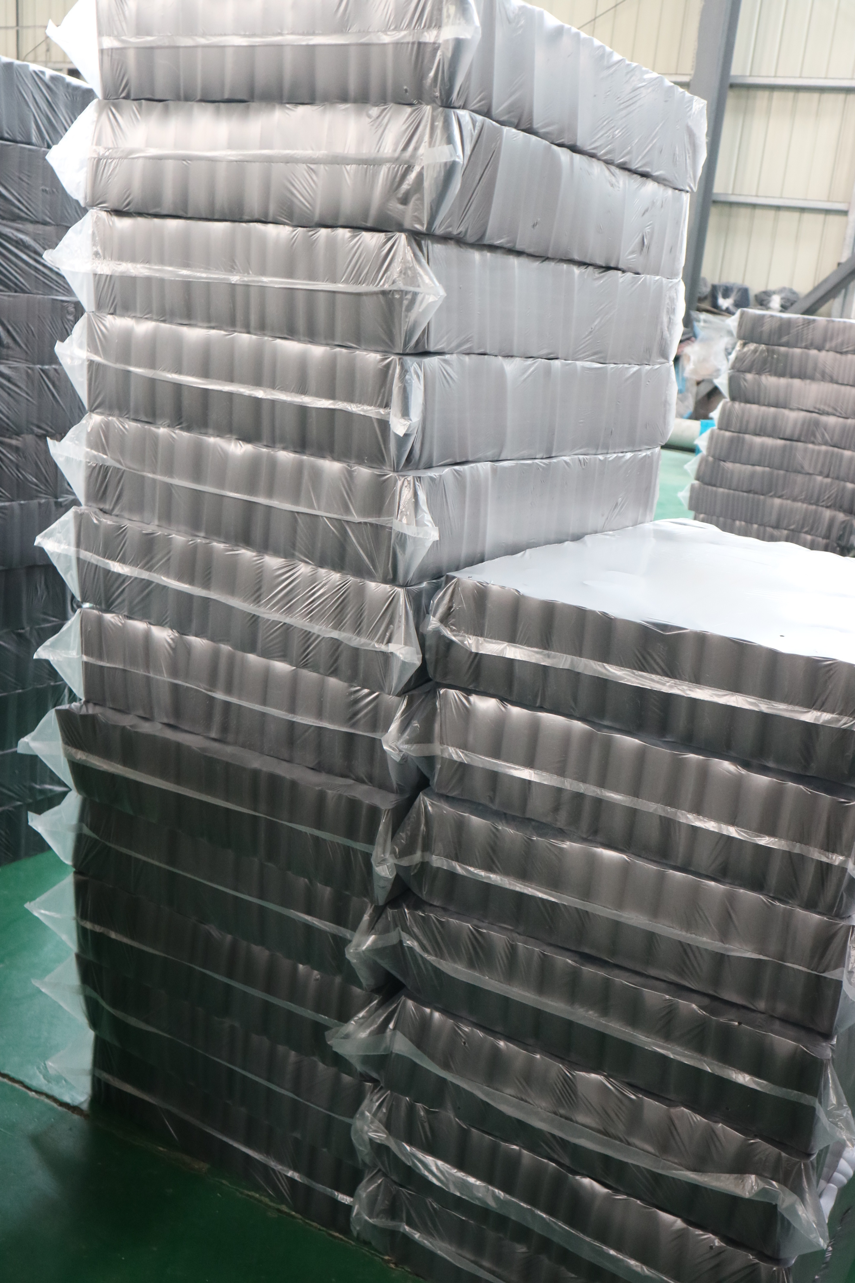 Slef Adhesive Waterproof Fire-Blocking 100kg/M3 Rubber Insulation Material