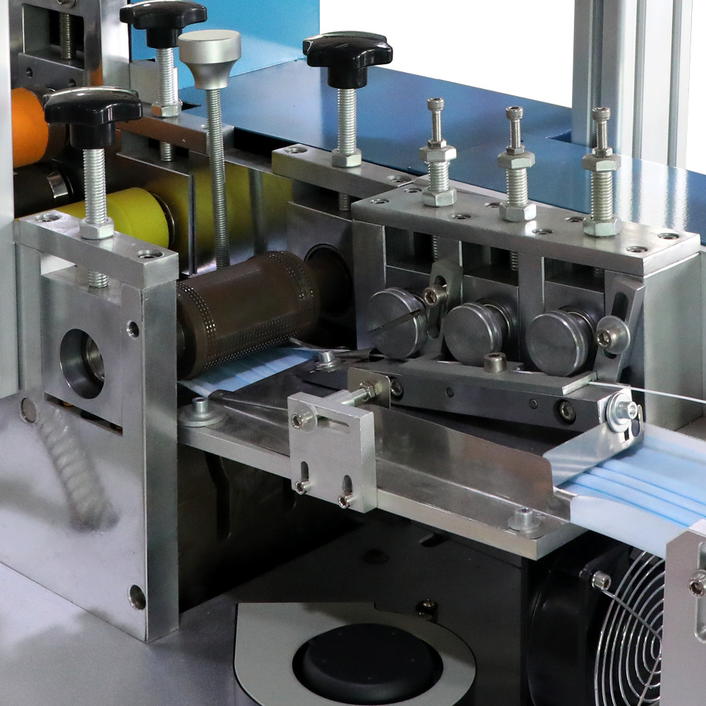 Elastic Earband 3 Layer Surgical Mask Making Machine 260Pcs/min 13KW