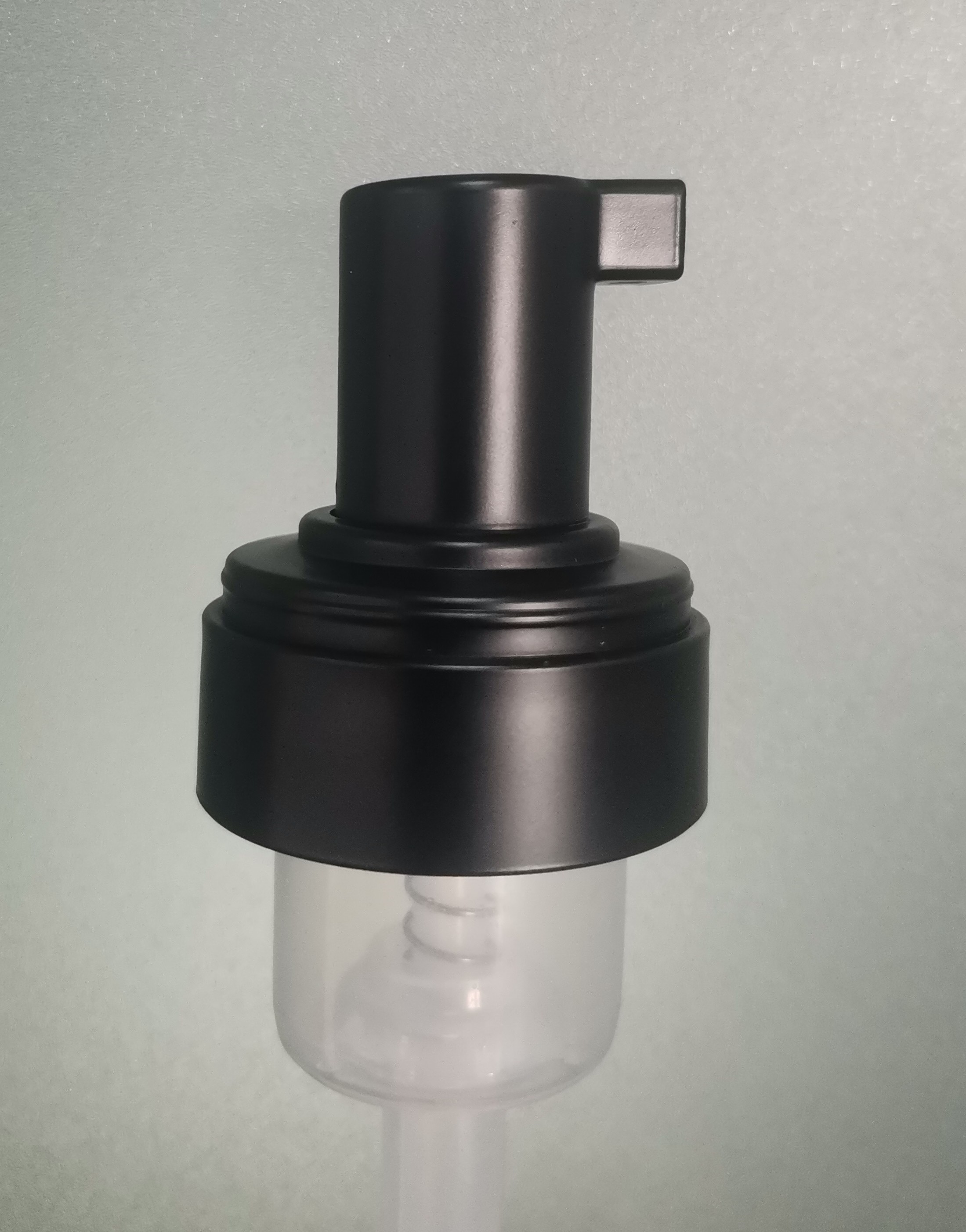 Smooth Effect Minin Bottle Head Featuring Foam Pump