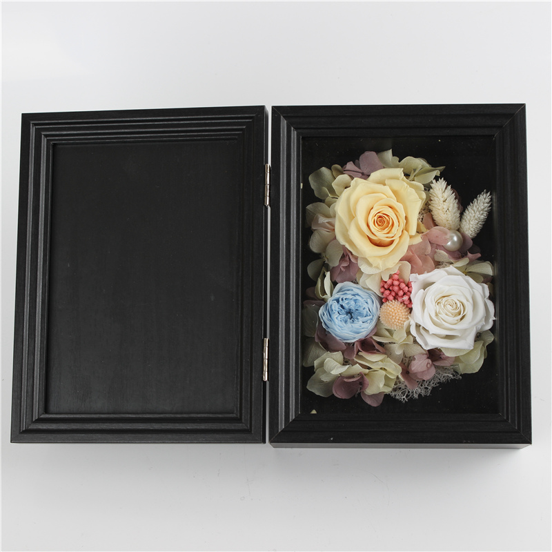 Customized Color Dried Flowers In Photo Frame For Various Occasion