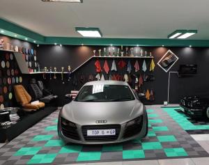 China Rib Industrial Interlocking Floor Tiles 18mm Polypropylene Garage Flooring wholesale