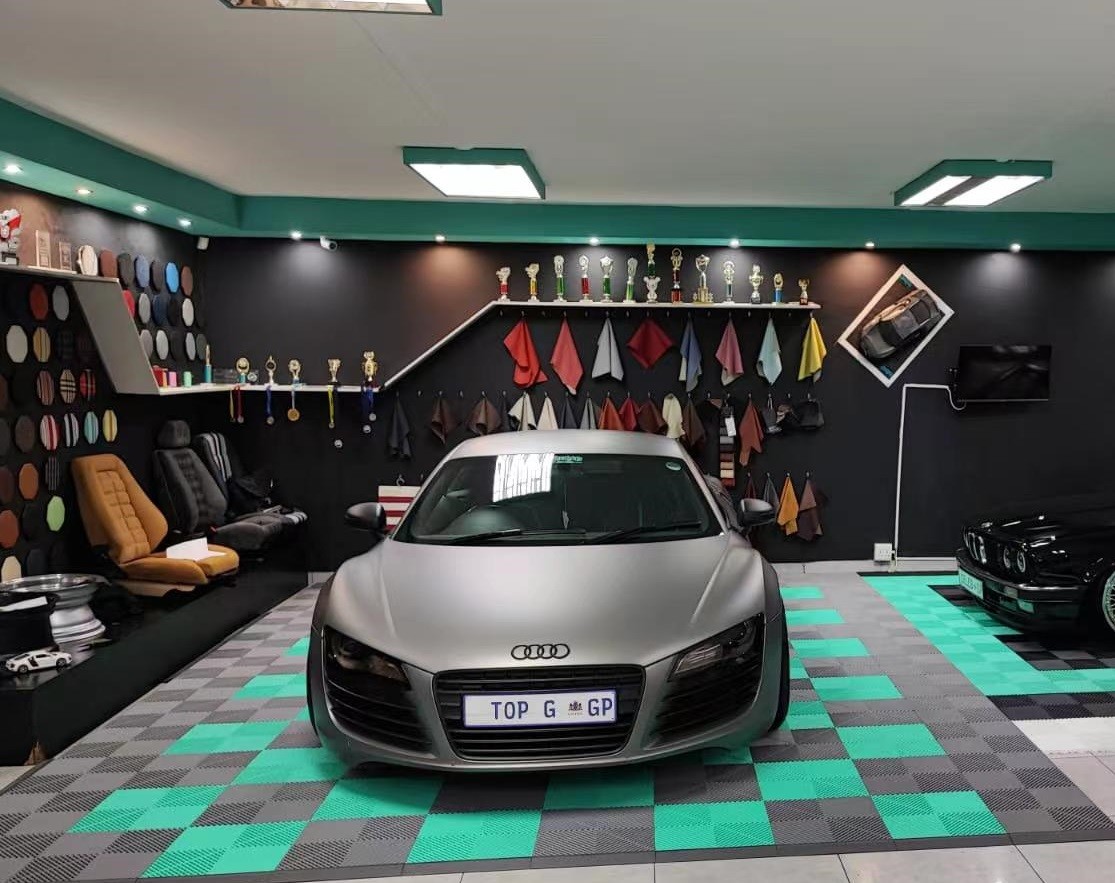 UV Proof Polypropylene Garage Flooring 40x40 Interlocking Workshop Flooring