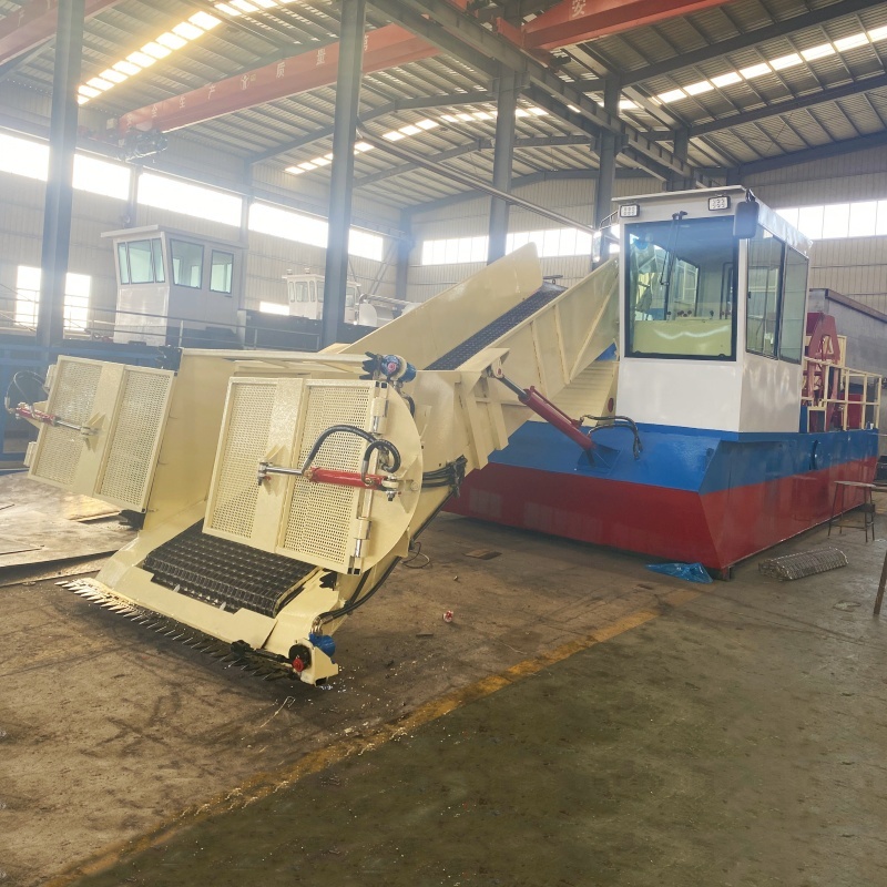 Eco-Friendly Aquatic Weed Harvester Boat 1.8m Cutting Width 5CBM Hopper