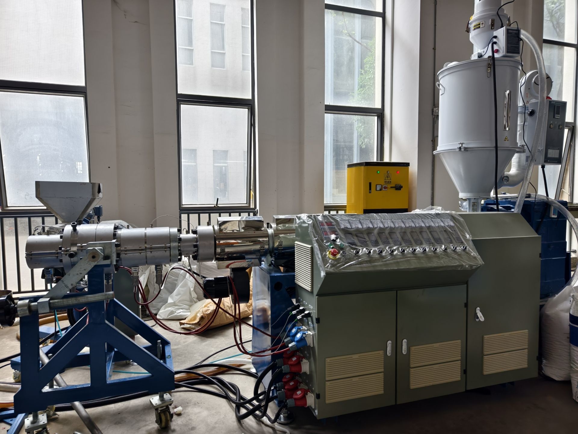 Plastic PE HDPE PPR Water Gas Oil Supply Pipe Tube Extrusion Production Line Single Screw Extruder Hose Making Machine